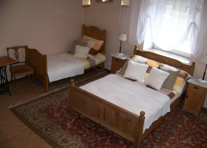 Gospodarstwo agroturystyczne Pałac Dąbrowica Dabrowica (Jelenia Gora)